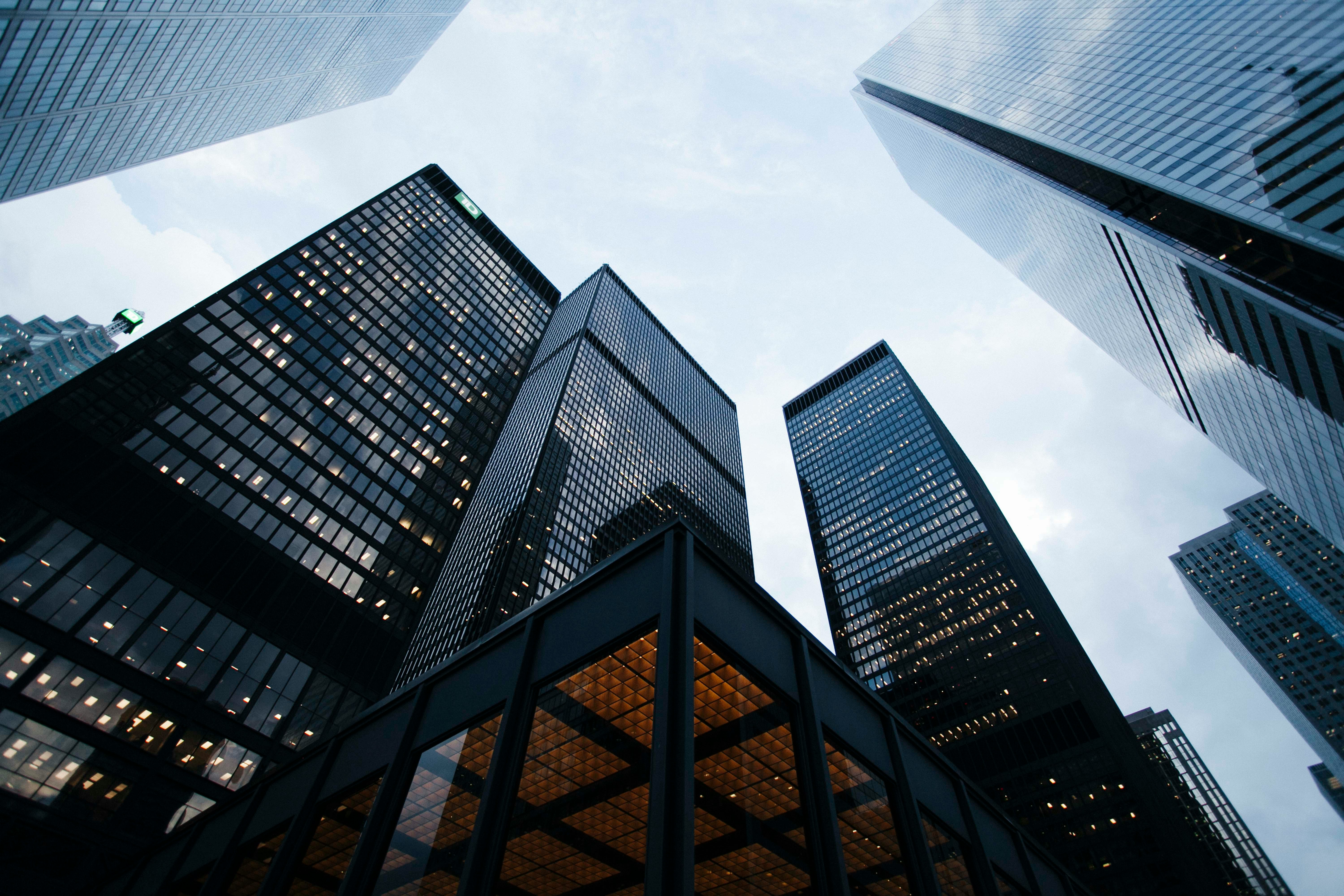 Edificios corporativos en representacion del servicio empresarial de IVANCAR